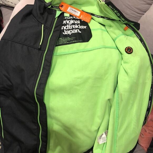 SUPERDRY WINDTREKKER Dark Grey Marl/Fluro Green Size Large NWT - Picture 3 of 9